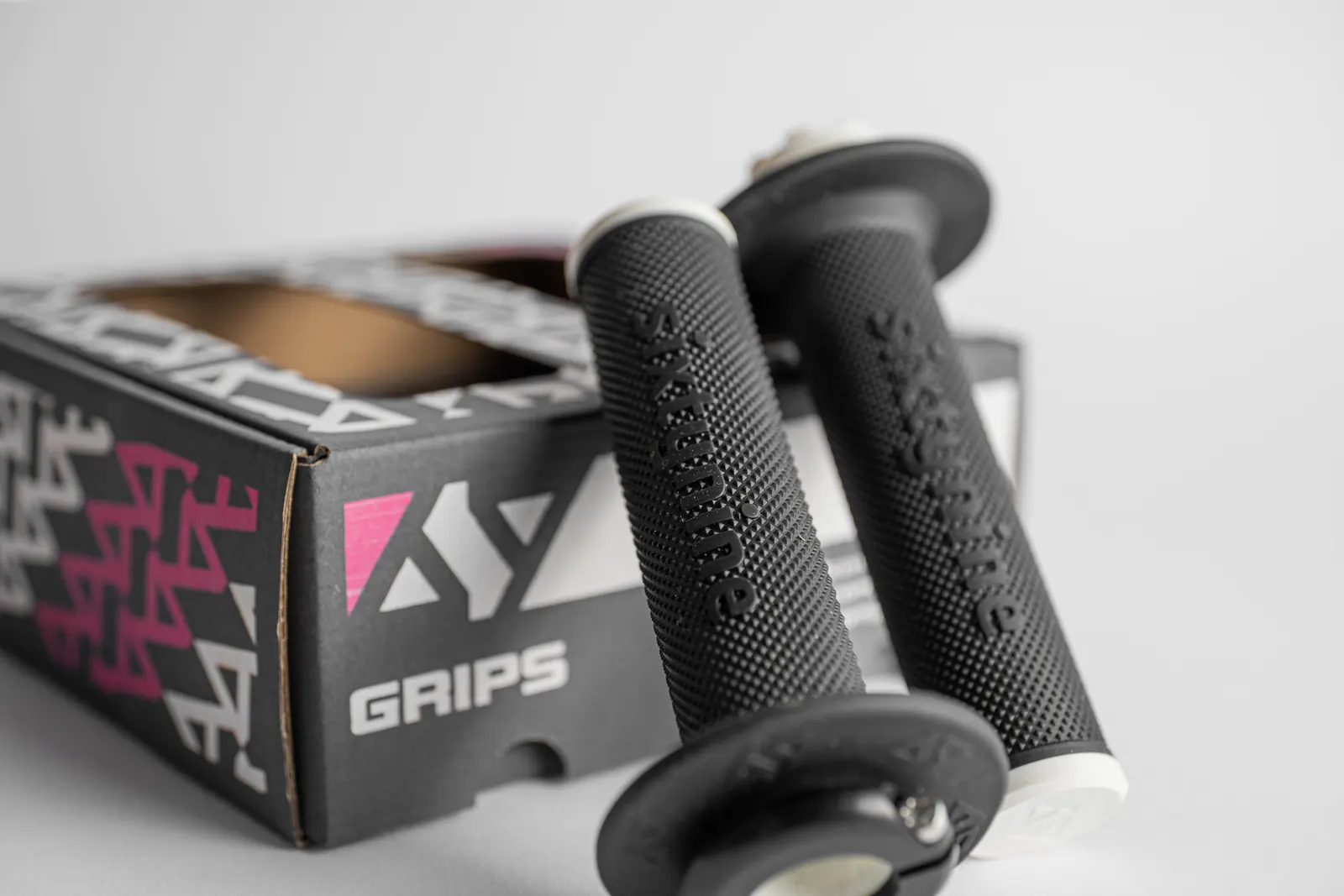 Gripy 69 Components s krabičkou